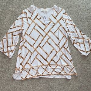 Chico’s white and tan blouse
